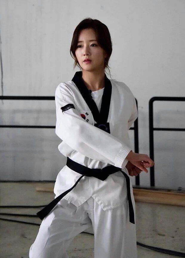 Keren Banget! Ternyata 9 Seleb Cewek Korea Ini Jago Bela Diri