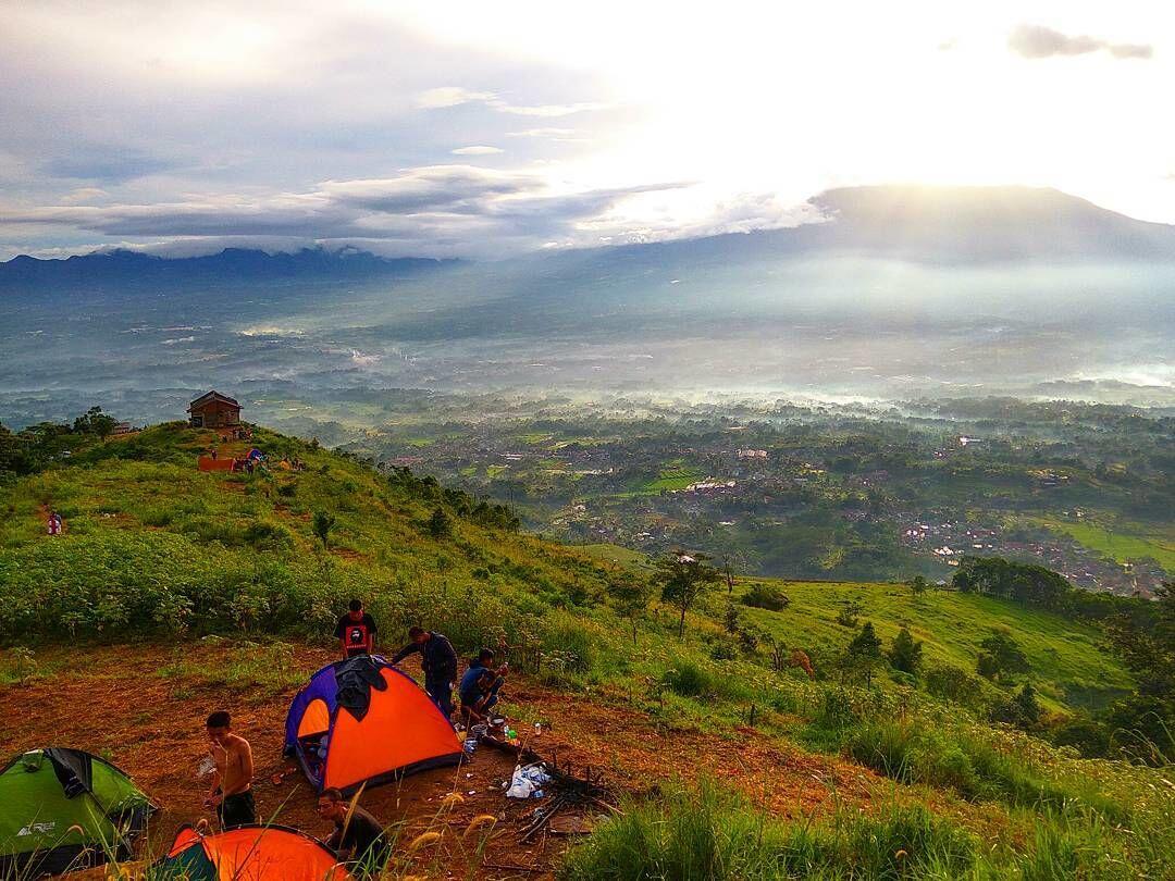 Bosen Liburan yang Gitu Saja? Cobain Deh Camping di Bogor Ini