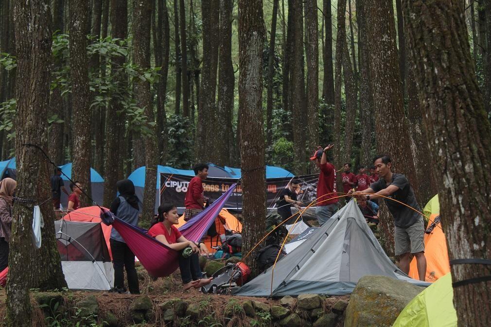 Bosen Liburan yang Gitu Saja? Cobain Deh Camping di Bogor Ini