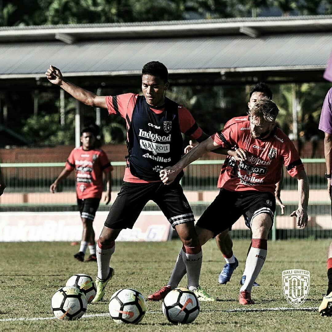 Preview Perseru Serui Vs Bali United: Mendaki Klasemen di Marora