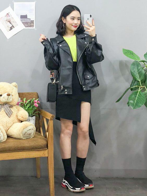 Tampil Keren dengan 7 Inspirasi Padu Padan Jaket Kulit Untuk Cewek