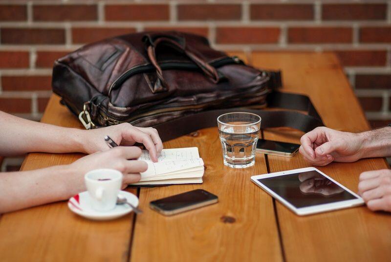 Gak Selamanya Buruk, Ini 5 Keuntungan Punya Pacar Posesif