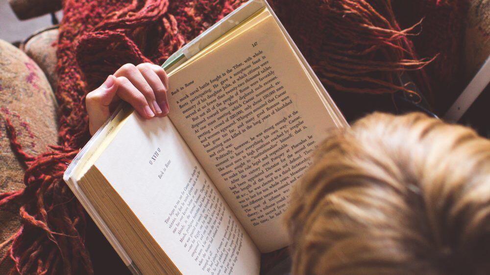 Membuka Wawasan, Ini 5 Alasan Pentingnya Membaca Buku Biografi
