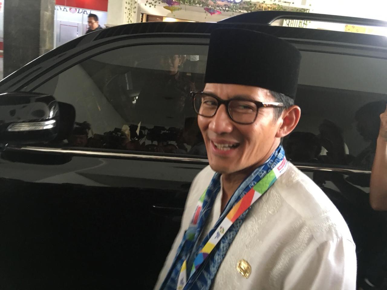 Sandiaga Cium Mobil Dinas di Hari Terakhir Jadi Wagub