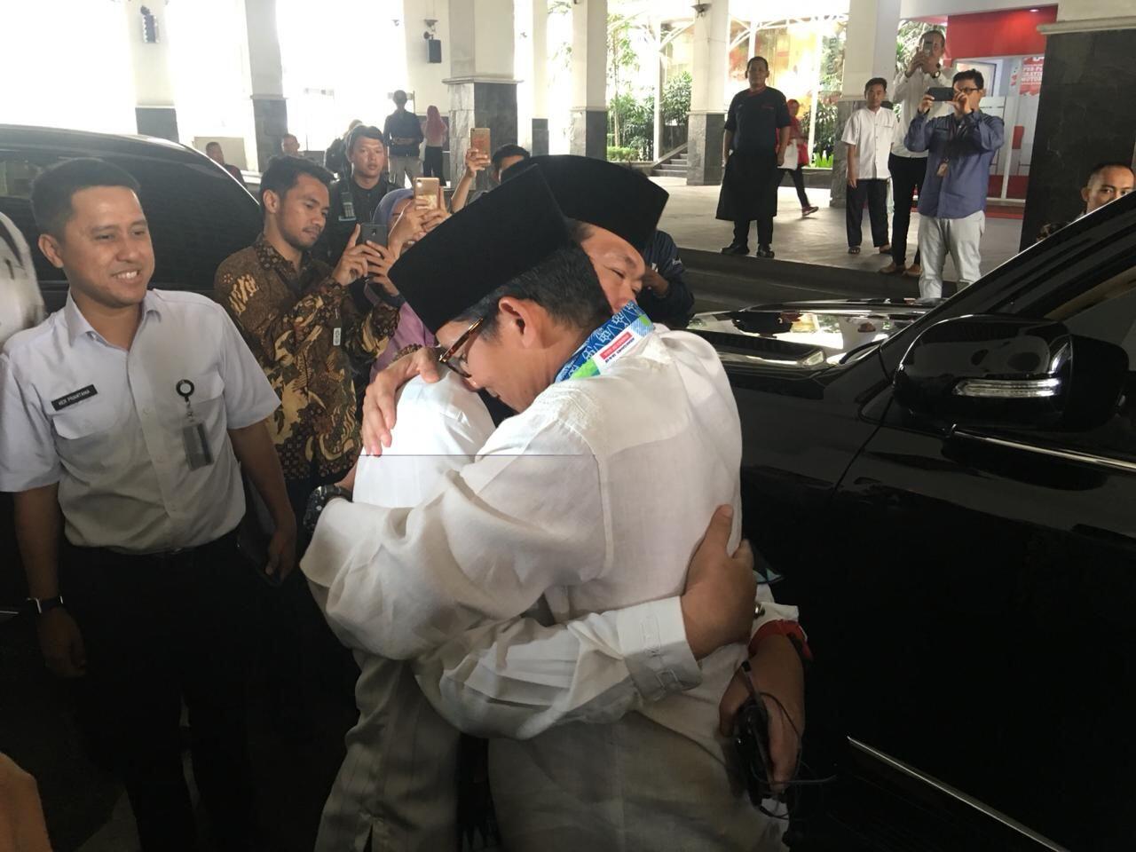 Sandiaga Cium Mobil Dinas di Hari Terakhir Jadi Wagub