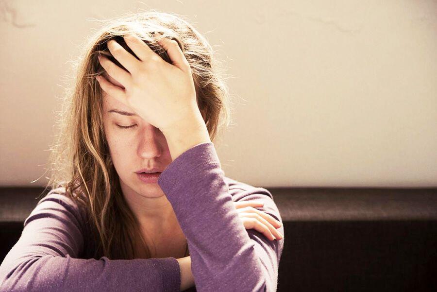 6 Cara Meredakan Sakit Kepala dengan Alami dan Tanpa Efek Samping
