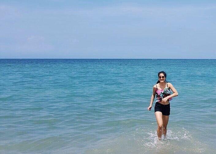 10 Ide Outfit ala Talita Bachtiar, Adik Ipar Tasya yang Hobi Traveling