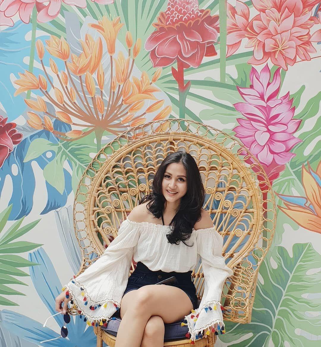 10 Ide Outfit ala Talita Bachtiar, Adik Ipar Tasya yang Hobi Traveling