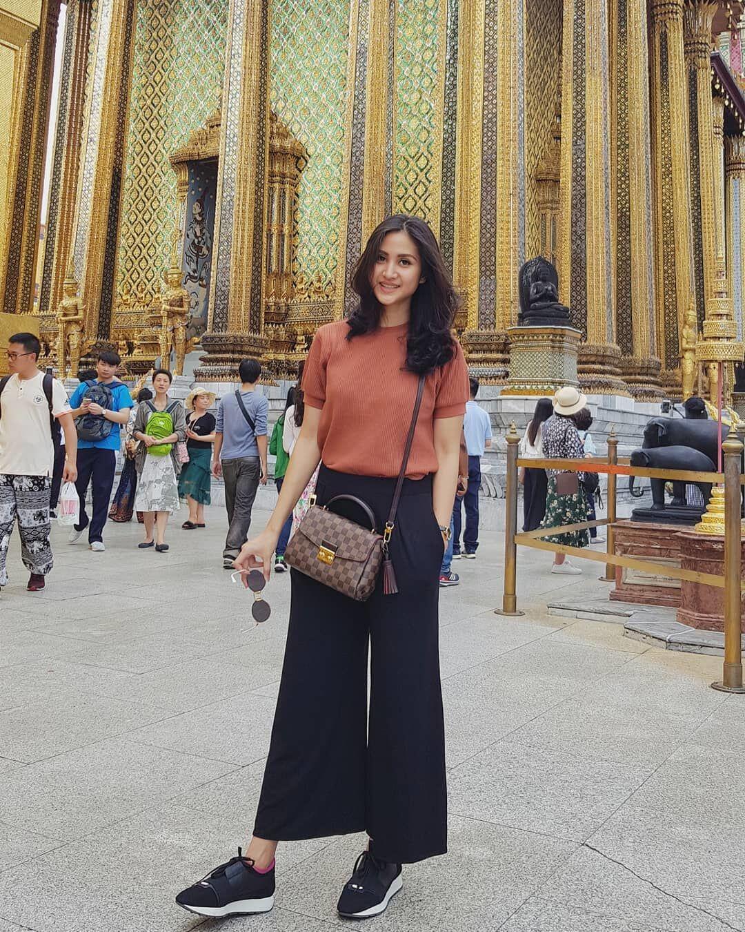 10 Ide Outfit ala Talita Bachtiar, Adik Ipar Tasya yang Hobi Traveling