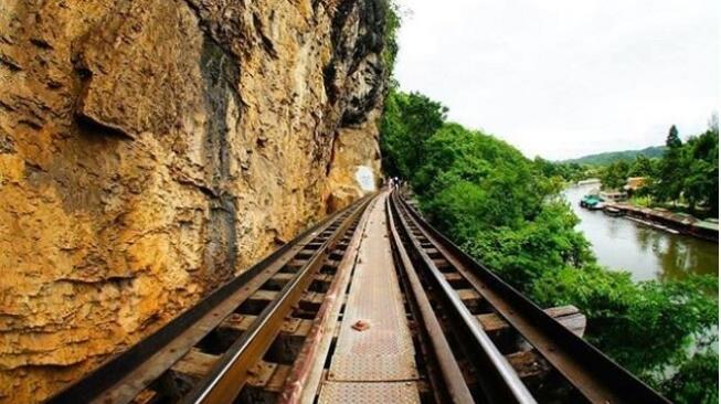 8 Jalur Kereta Api Ekstrem, Pemandangan Surga yang Buat Merinding