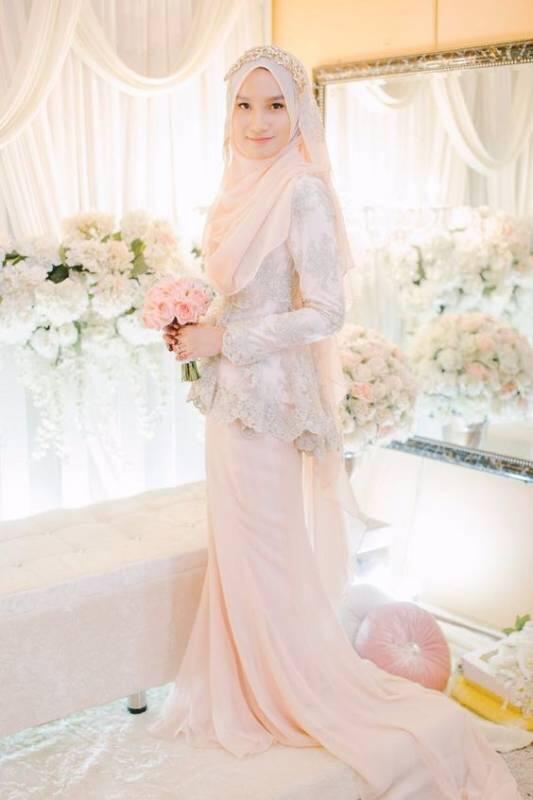 Jadilah Satu-satunya Bidadari di Hari Pernikahanmu dengan Gaun Pengantin Syar'i Ini!