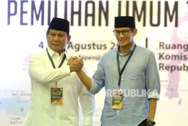 Politik 'Syantik' Prabowo Vs Jokowi