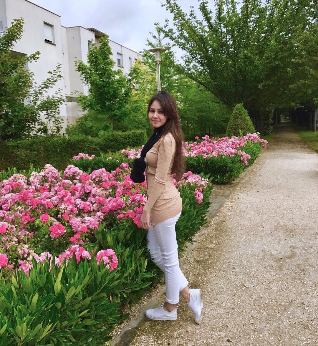 10 Gaya OOTD ala Vanesha Prescilla, Keren Abis!