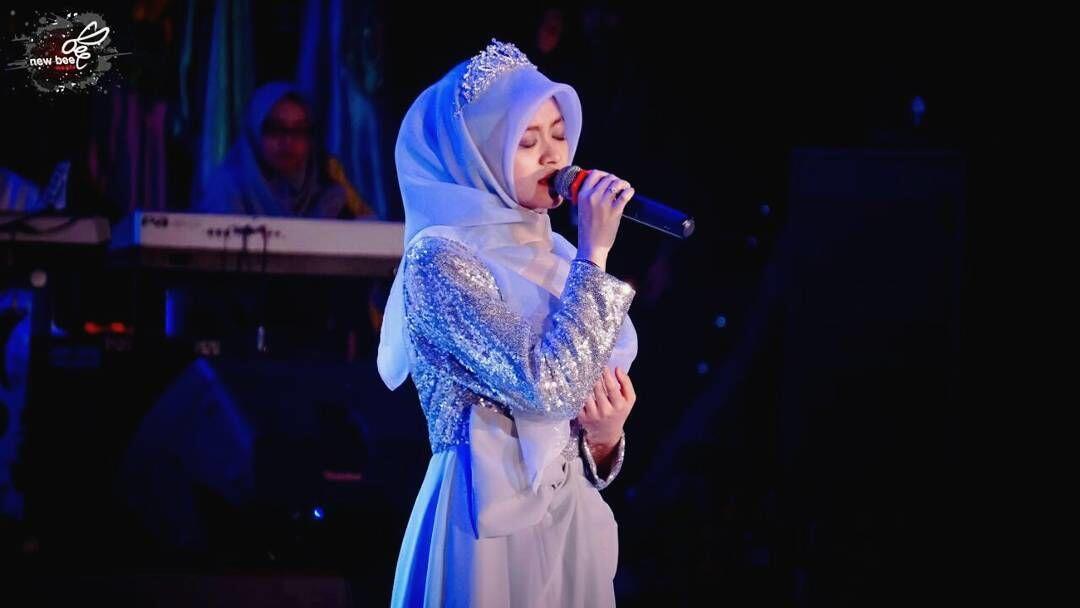 10 Potret Lirasadika, Dokter Muda & Hijaber Bersuara Merdu Asal Malang