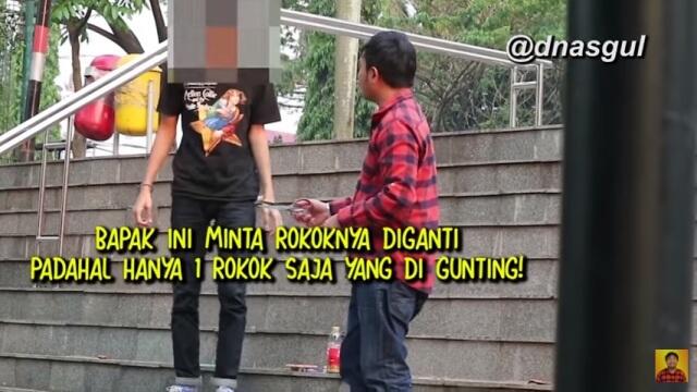 Extreme Gan! Prank Gunting Rokok Orang Tak Dikenal. Bakal Marah Gak Ya?