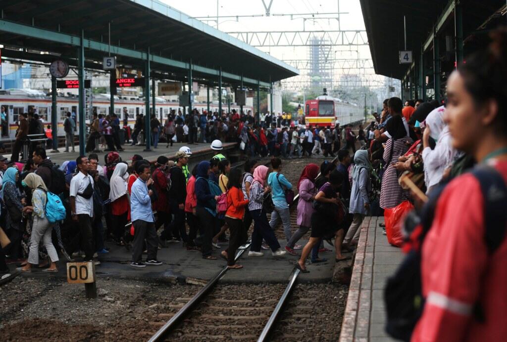 Waktu Tempuh KRL Bogor-Jakarta Bertambah 10 Menit