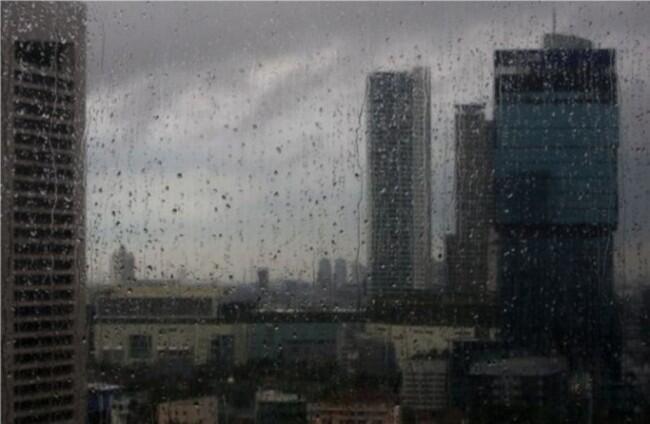 Hujan Diperkirakan Guyur Sebagian Wilayah Jakarta Siang Hari