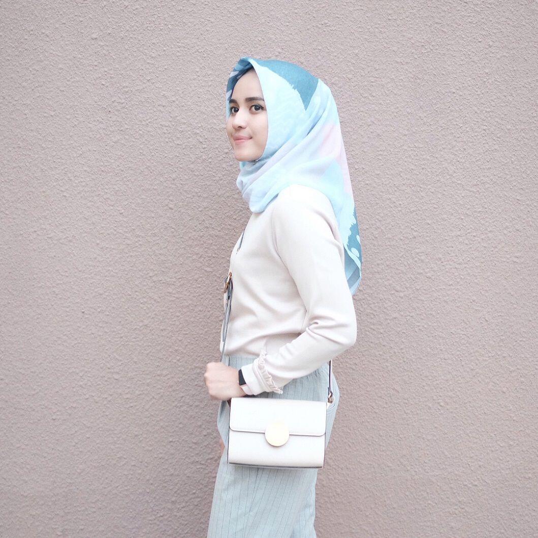 10 Inspirasi Busana dari Psikolog Analisa Widyaningrum, Kece Abis!