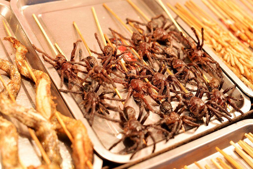 9 Makanan Antimainstream Ini Mudah Ditemukan di China, Bikin Merinding