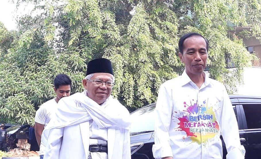 Jokowi-Ma'ruf Kompak Diantar Anak Bungsu ke RSPAD