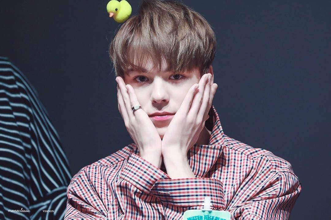 Jadi Idol Blasteran, Ini 8 Transformasi Vernon Seventeen yang Imut!