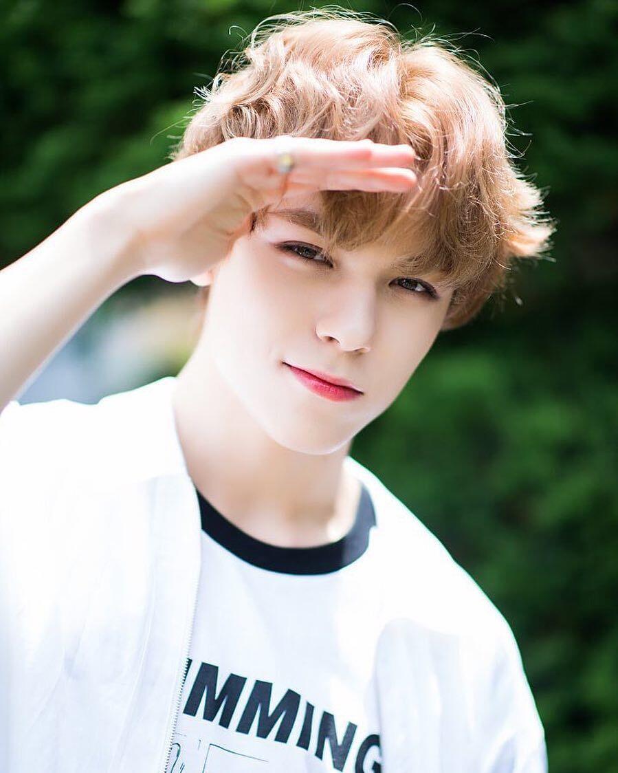 Jadi Idol Blasteran, Ini 8 Transformasi Vernon Seventeen yang Imut!