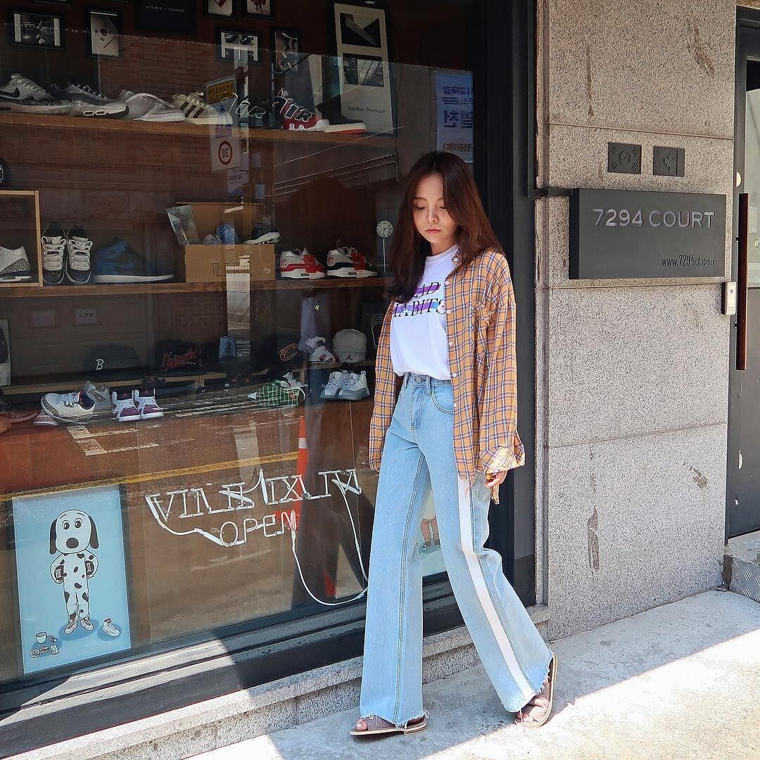 10 Ide Outfit ala Kakak J-hope BTS untuk Kamu yang Hobi Jalan