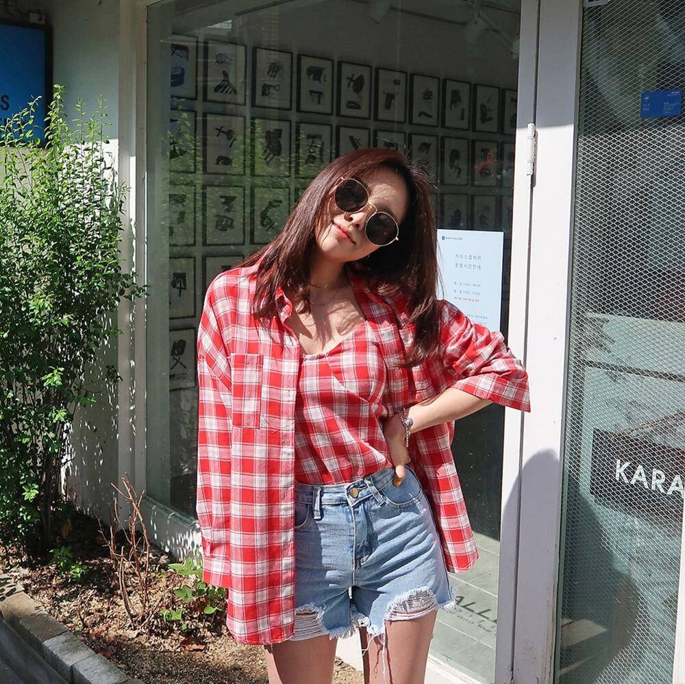 10 Ide Outfit ala Kakak J-hope BTS untuk Kamu yang Hobi Jalan