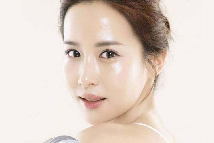 Glass Skin, Kulit Sebening Kaca yang Jadi Tren Baru Wanita Korea. Mau Ikuti Resepnya?