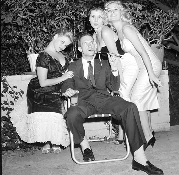 Potret kehidupan Hugh Hefner di era 70an, inikah impian setiap pria?