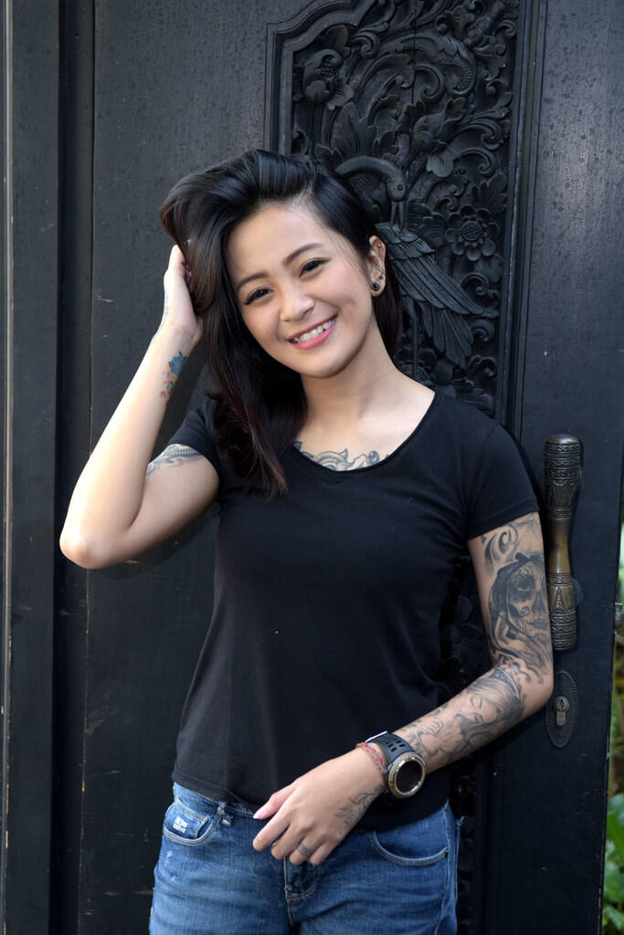 Cewek Cantik Ini Badannya Penuh Tatoo Gan