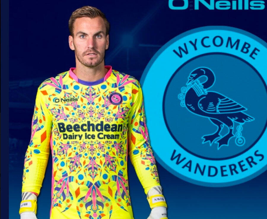 Bikin Bingung, Jersey Kiper Klub Inggris Ini Konon Bisa Hipnotis Striker Lawan Lho!