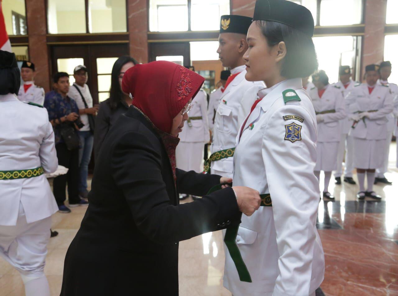 Pengukuhan Paskibraka Risma Kibarkan Merah Putih Ke Seluruh Dunia