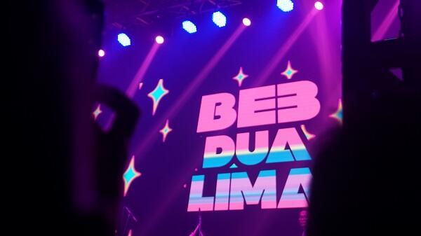 Seru-seruan Sambil Nostalgia di Konser Be3 Dua Lima
