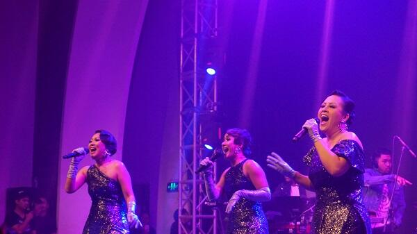Seru-seruan Sambil Nostalgia di Konser Be3 Dua Lima