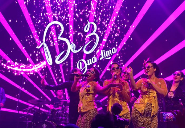 Seru-seruan Sambil Nostalgia di Konser Be3 Dua Lima