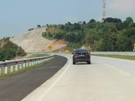 Mitos atau Fakta, Jalan Beton Bikin Lapisan Ban Cepat Habis?