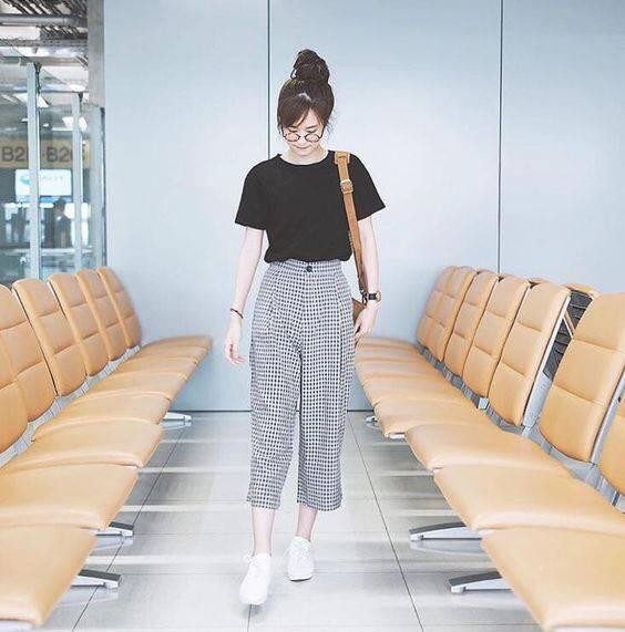 Kalau Nggak Mau Dicap Cewek Katrok, Kamu Wajib Hafal Jenis Baju Atasan Ini!