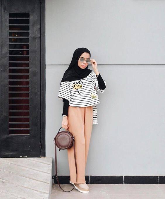 Kalau Nggak Mau Dicap Cewek Katrok, Kamu Wajib Hafal Jenis Baju Atasan Ini!