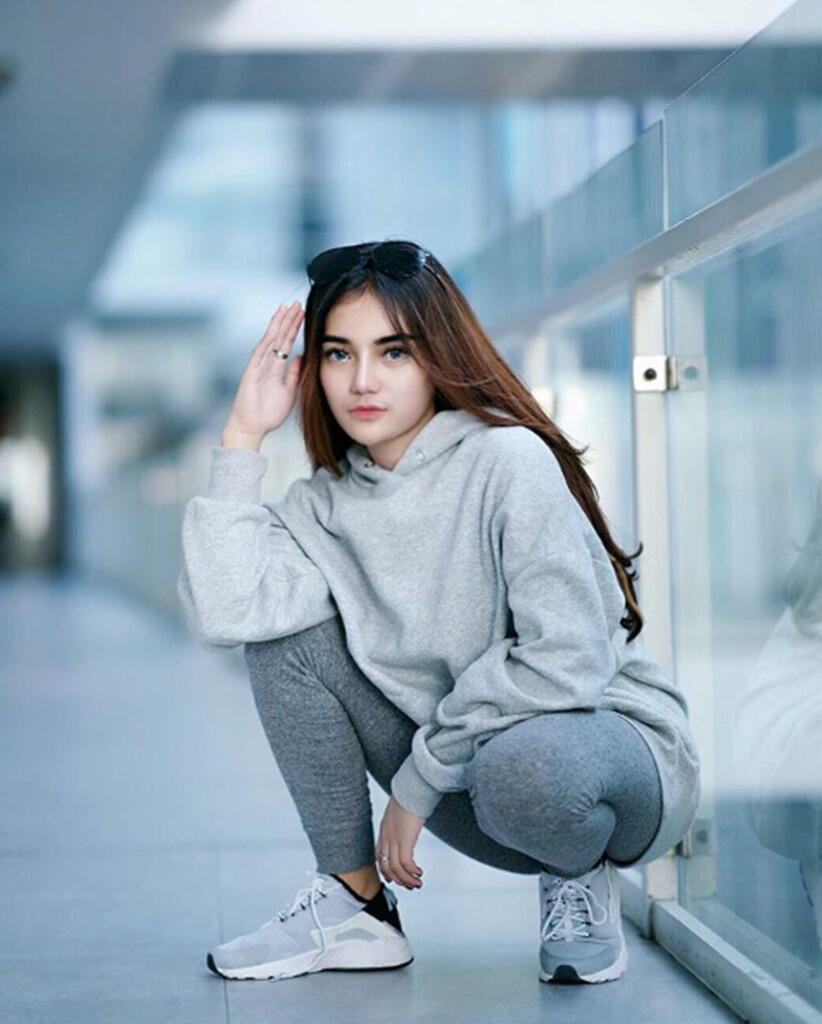 Kacau Gan! Model Seksi Buka Hijab &amp; Dugem Lagi Usai Putus dari Atta Halilintar