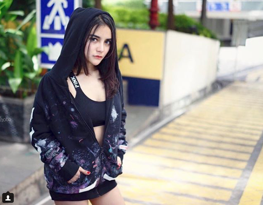 Kacau Gan! Model Seksi Buka Hijab &amp; Dugem Lagi Usai Putus dari Atta Halilintar