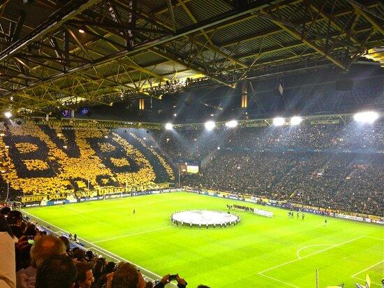 Nih, 8 Klub Eropa yang Penonton di Stadion Paling Banyak