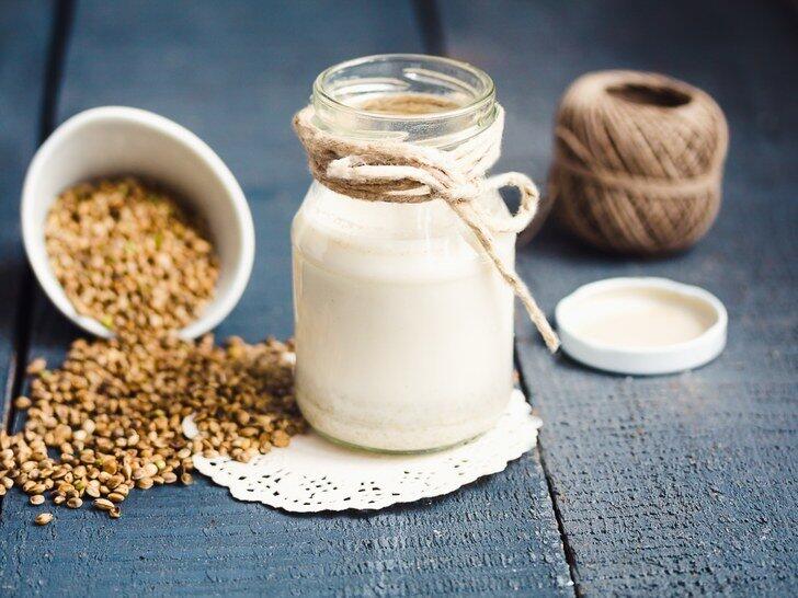 9 Pilihan Alternatif Susu SELAIN Sapi yang Tak Kalah Bernutrisi.