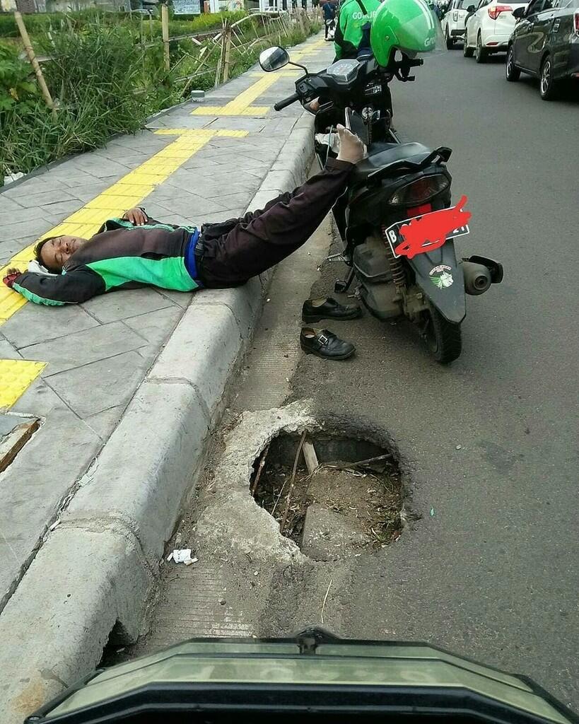 merekalah pahlawan itu