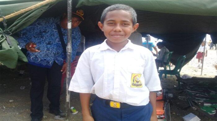 Yohanes Andilaga Pelajar SMP Yang Panjat Tiang Bendera #IniIndonesiaku