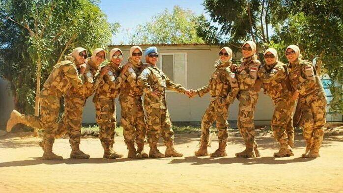 Tentara Perempuan Ini Tak Lupakan Tugas sebagai Ibu, Berikan ASI Pakai Seragam