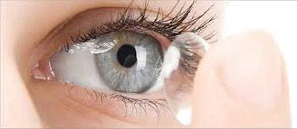 Sista, Hati-hati Pakai Softlens Kalau Gak Mau Kayak Wanita Ini