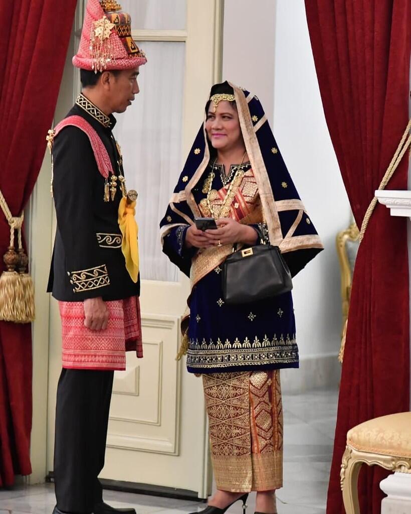 Riasan Wajah Ibu Negara untuk Upacara 17 Agustus Mendapat Sentuhan dari Pria Ini