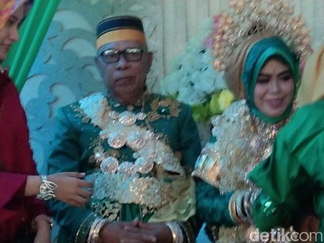 Sah! Kakek Tajir di Bone Nikahi Gadis 30 Tahun Bermahar Rp 1 M