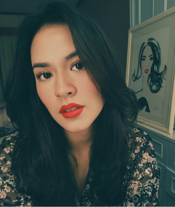 Foto-foto Raisa dengan Pilihan Lipstik Merah, Cantik atau Tua?
